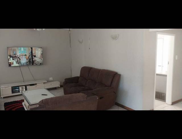 3 BEDROOM HOUSE FOR SALE IN KENSINGTON